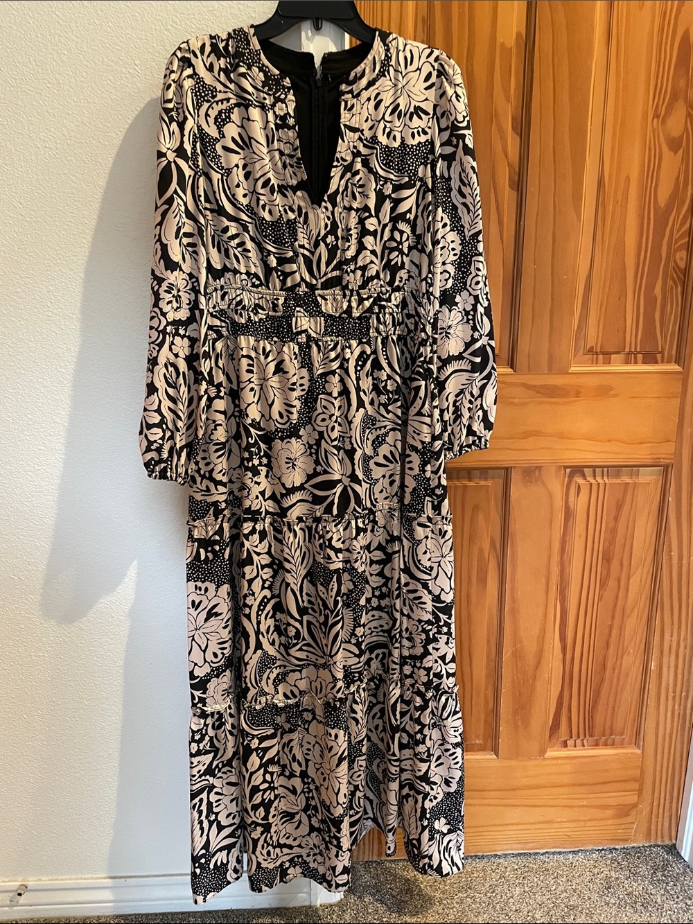 julia jordan Black and Cream Long Sleeve Floral Maxi Dress